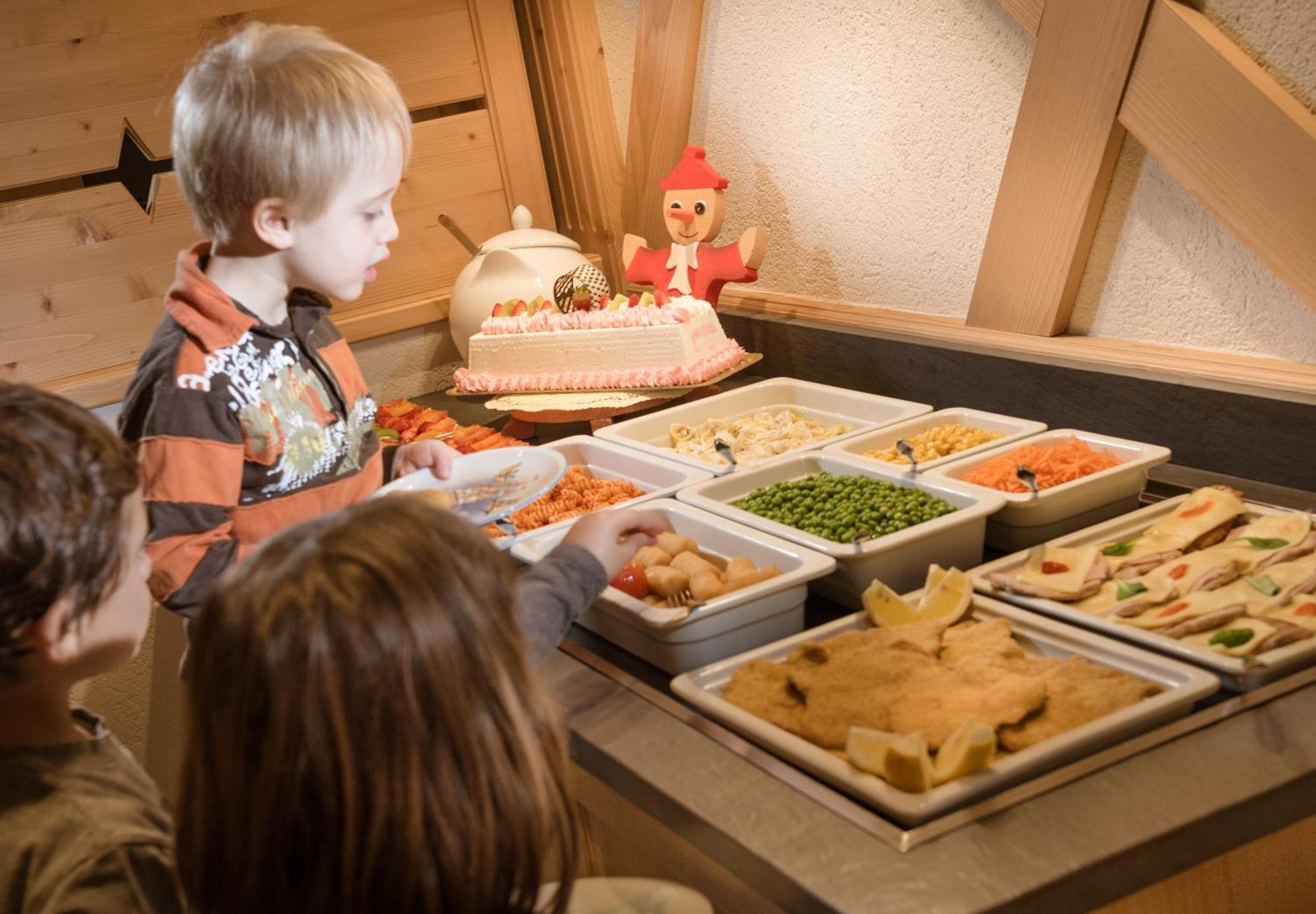 אנדלו Family Hotel Serena מראה חיצוני תמונה
